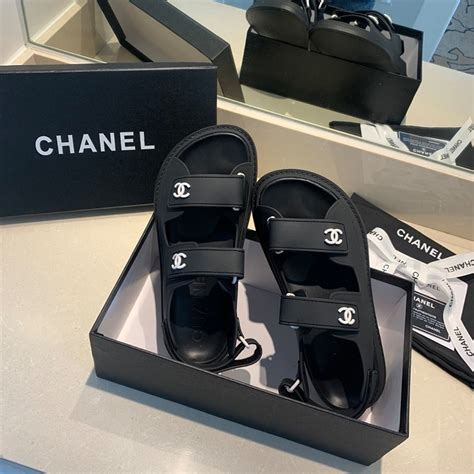 papete da chanel|Chanel sapatos.